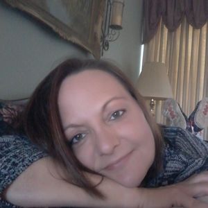 Meet your Posher, Lora